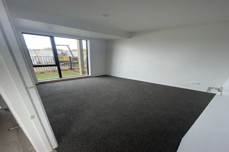 Photo of property in 3/504 Don Buck Road, Massey, Auckland, 0614