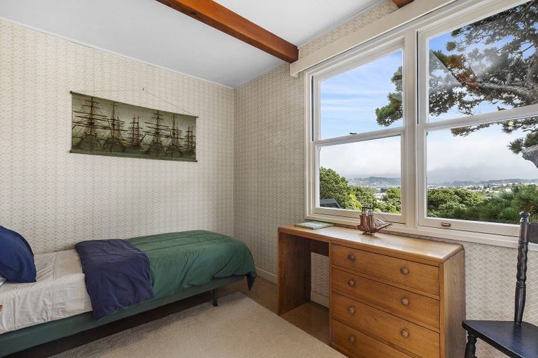 Photo of property in 51 Awa Road, Karaka Bays, Wellington, 6022