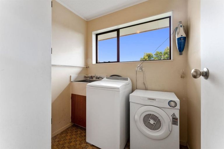 Photo of property in 2/79 Hutchinson Avenue, New Lynn, Auckland, 0600