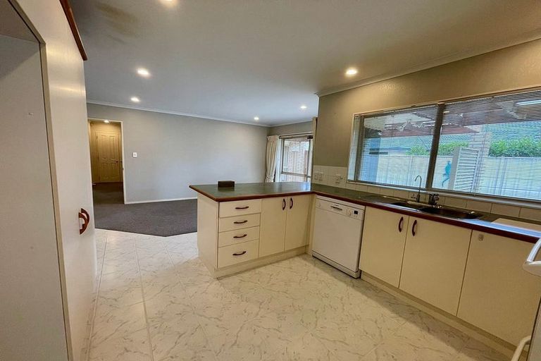 Photo of property in 31 Macnean Drive, East Tamaki Heights, Auckland, 2016