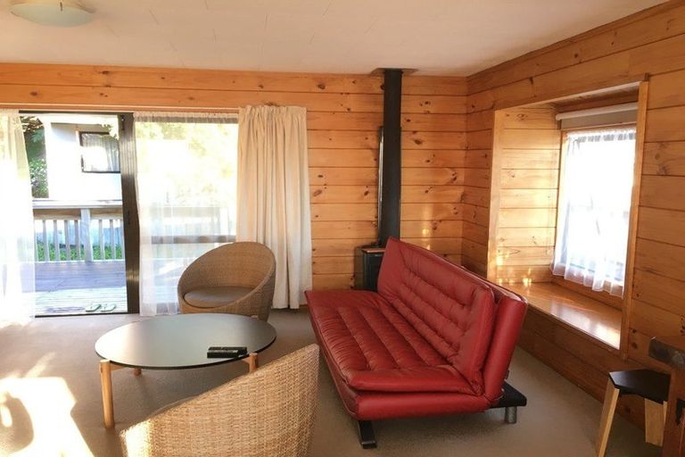 Photo of property in 2/8 Camilla Grove, Totara Vale, Auckland, 0629