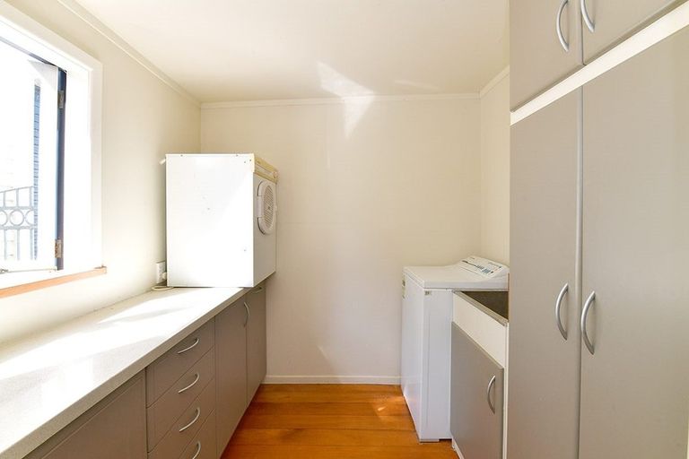 Photo of property in 28 Puriri Street, Helensville, 0800