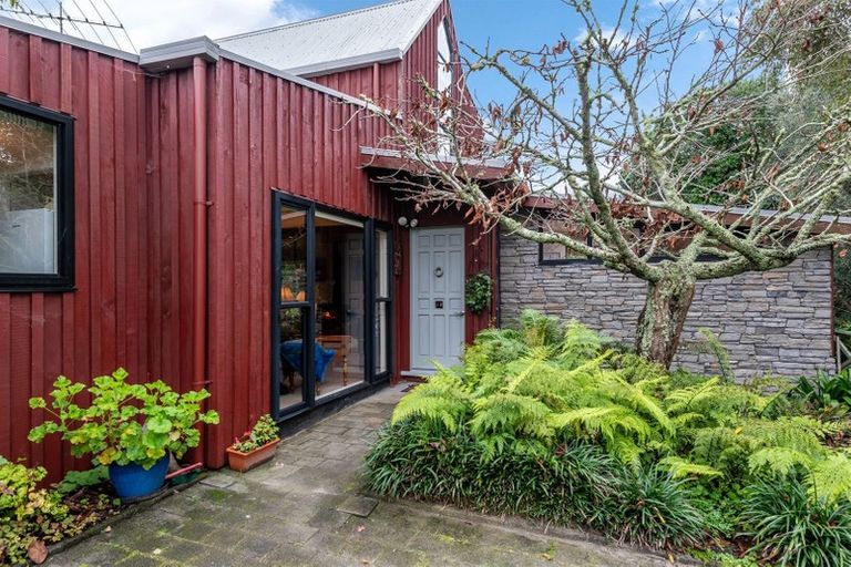 Photo of property in 18 Tanglewood Place, Cockle Bay, Auckland, 2014