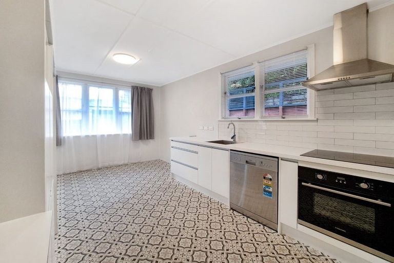 Photo of property in 41 Bird Grove, Stokes Valley, Lower Hutt, 5019