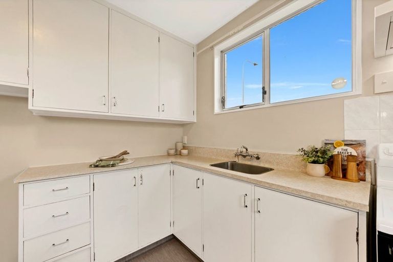 Photo of property in 1/6 Arran Crescent, Woolston, Christchurch, 8062