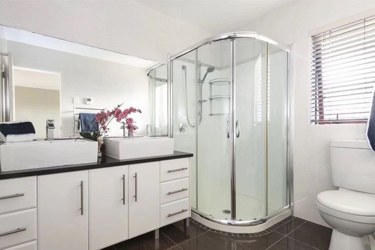 Photo of property in 13 Heidi Crescent, Flat Bush, Auckland, 2016