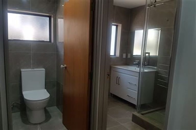 Photo of property in 2/27 Rata Street, New Lynn, Auckland, 0600