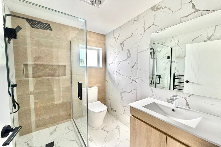 Photo of property in 17c Martin Place, Kelston, Auckland, 0602