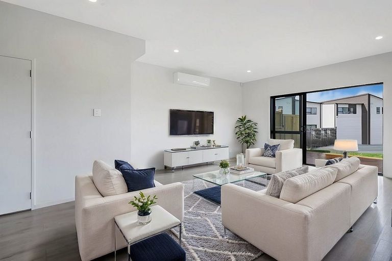 Photo of property in 2 Faithful Drive, Karaka, 2113