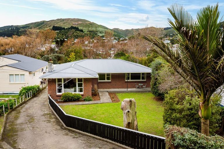 Photo of property in 296 Main Road, Tawa, Wellington, 5028