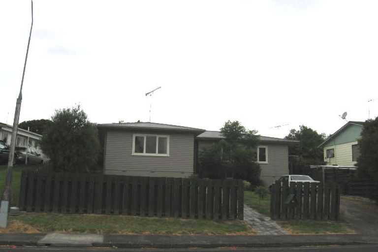 Photo of property in 18 Hellyers Street, Birkdale, Auckland, 0626