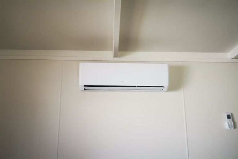Photo of property in 20 Serwayne Place, Sunnyvale, Auckland, 0612