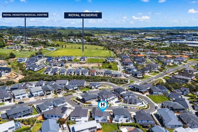 Photo of property in 7 Keiha Crescent, Massey, Auckland, 0614