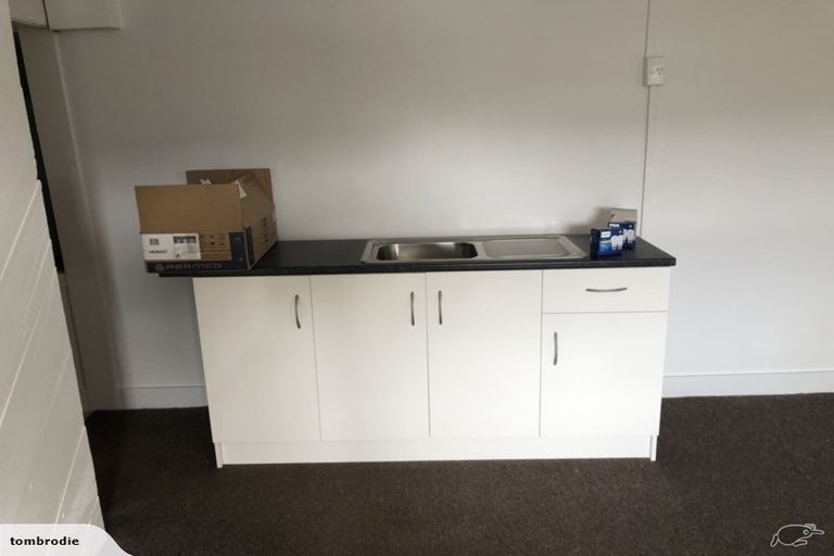 Photo of property in 129 Tasman Street, Mount Cook, Wellington, 6021