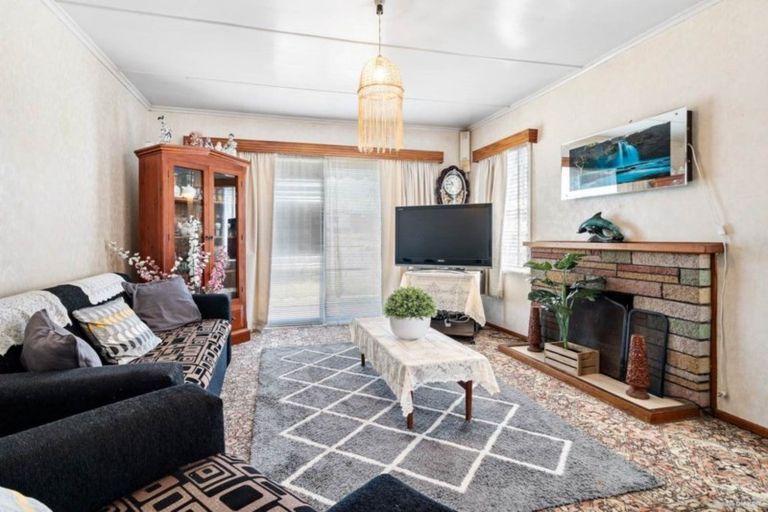 Photo of property in 73 Manuroa Road, Takanini, 2112