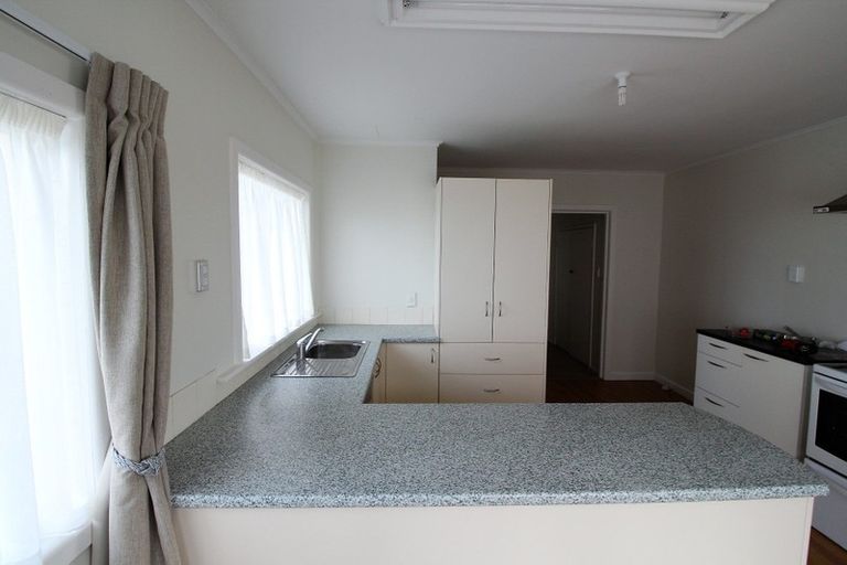 Photo of property in 519a East Coast Road, Murrays Bay, Auckland, 0630