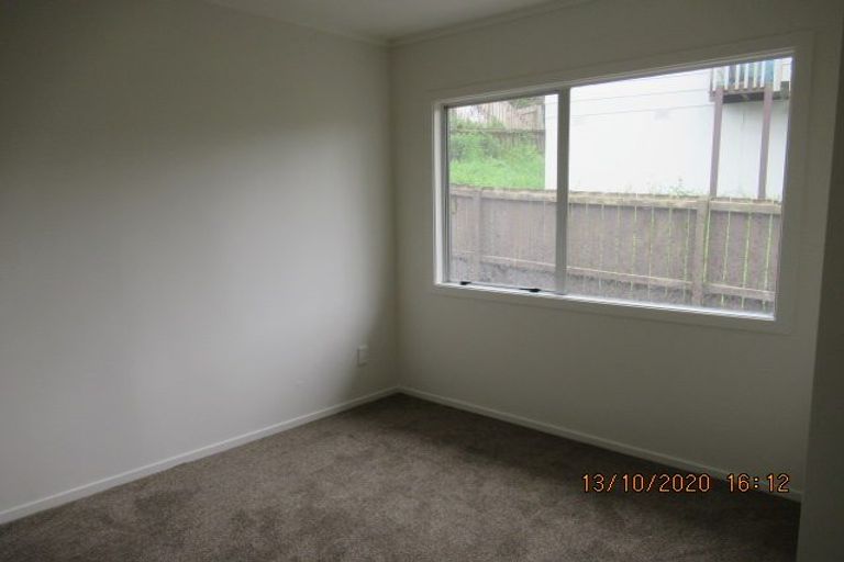 Photo of property in 15 Fernhaven Place, Massey, Auckland, 0614