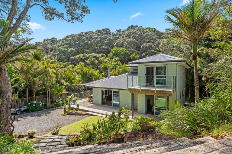 Photo of property in 296 Motutara Road, Muriwai, Waimauku, 0881