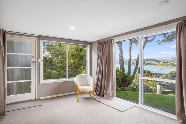 Photo of property in 54 Seaview Road, Paremata, Porirua, 5024