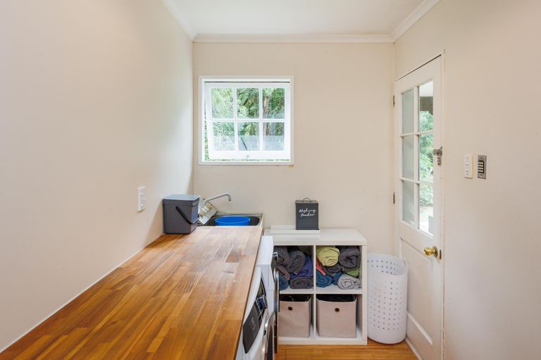 Photo of property in 158 Turitea Road, Fitzherbert, Palmerston North, 4472