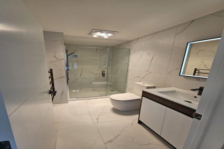 Photo of property in 2a Embling Place, Eastern Beach, Auckland, 2012