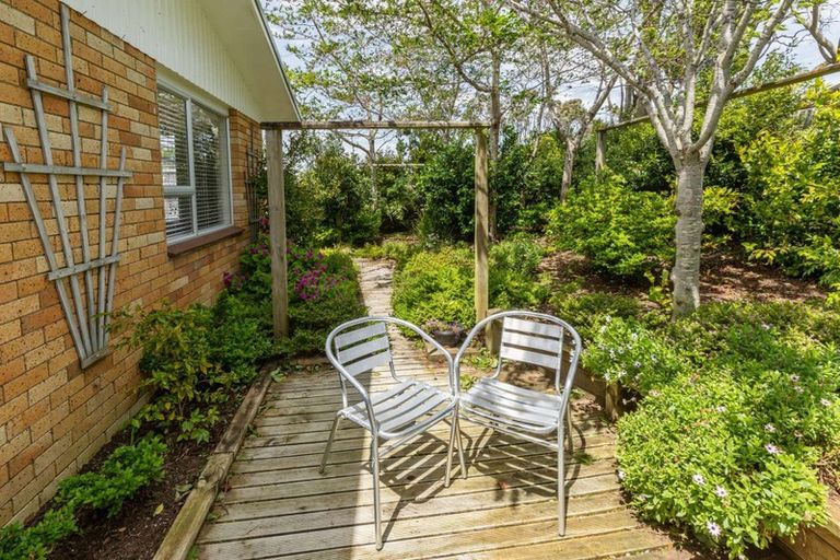 Photo of property in 2/6 Hood Place, Spotswood, New Plymouth, 4310