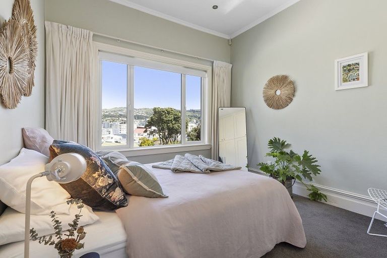 Photo of property in 82 Roxburgh Street, Mount Victoria, Wellington, 6011
