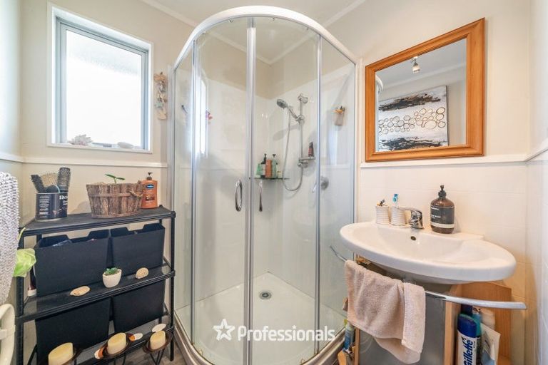 Photo of property in 60 Larchmont Grove, Totara Park, Upper Hutt, 5018