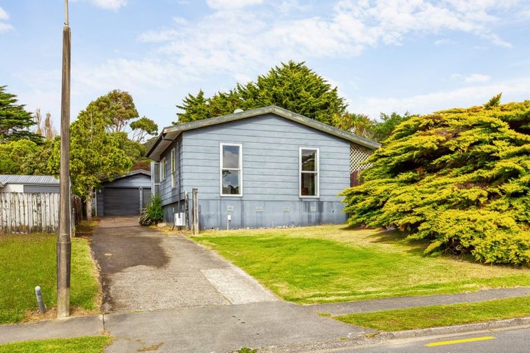Photo of property in 108 Omapere Street, Whitby, Porirua, 5024