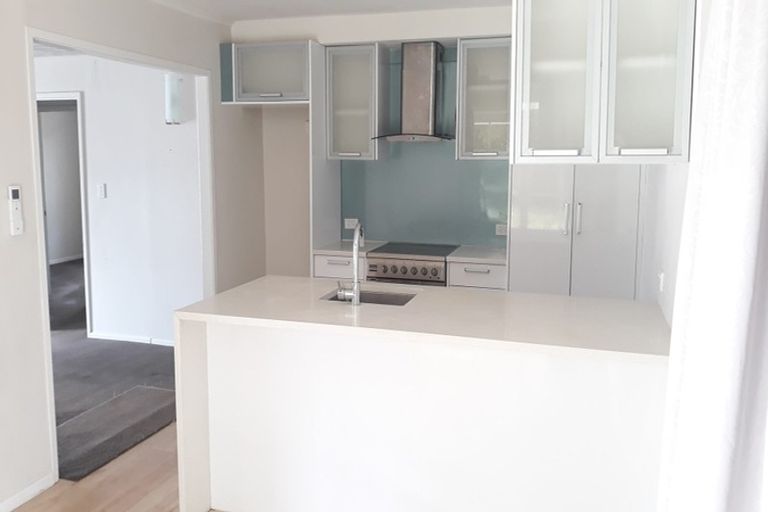 Photo of property in 5 Denver Avenue, Sunnyvale, Auckland, 0612