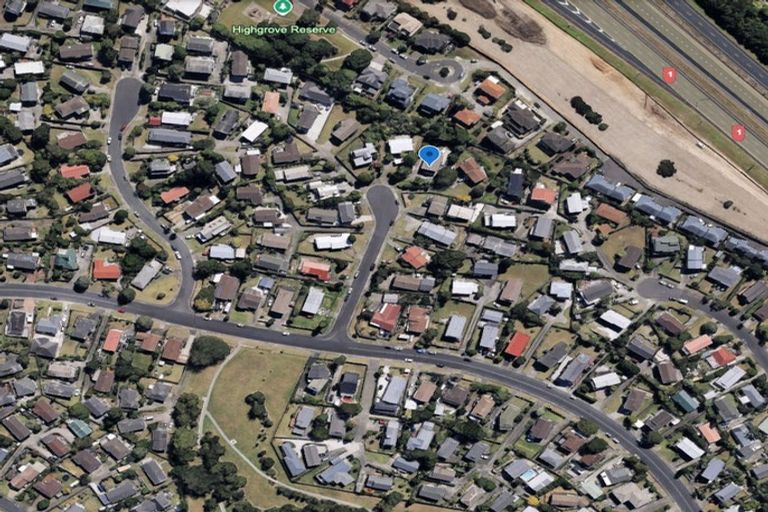 Photo of property in 15 Atlantis Place, Totara Vale, Auckland, 0629