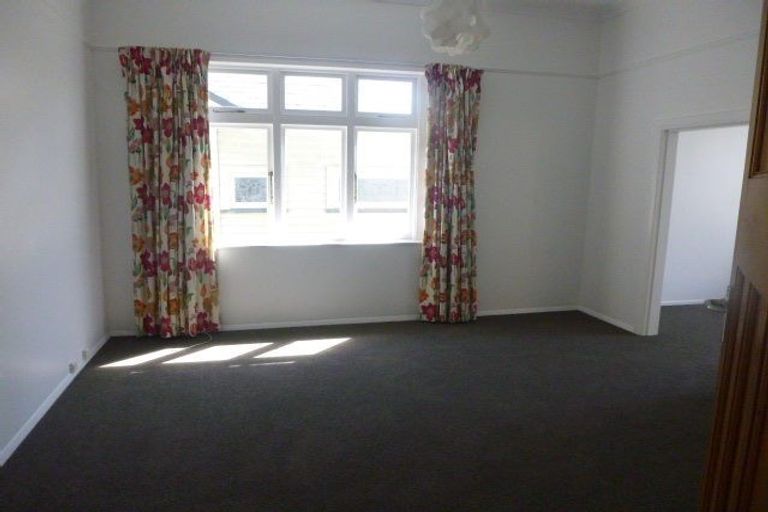 Photo of property in 79 Queens Drive, Lyall Bay, Wellington, 6022