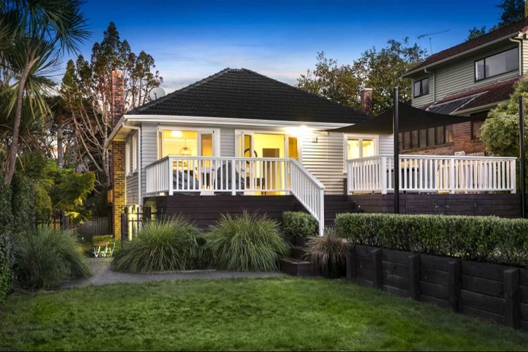 Photo of property in 18 Glade Place, Birkenhead, Auckland, 0626