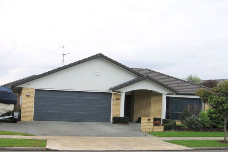 Photo of property in 221 Kilkenny Drive, East Tamaki Heights, Auckland, 2016