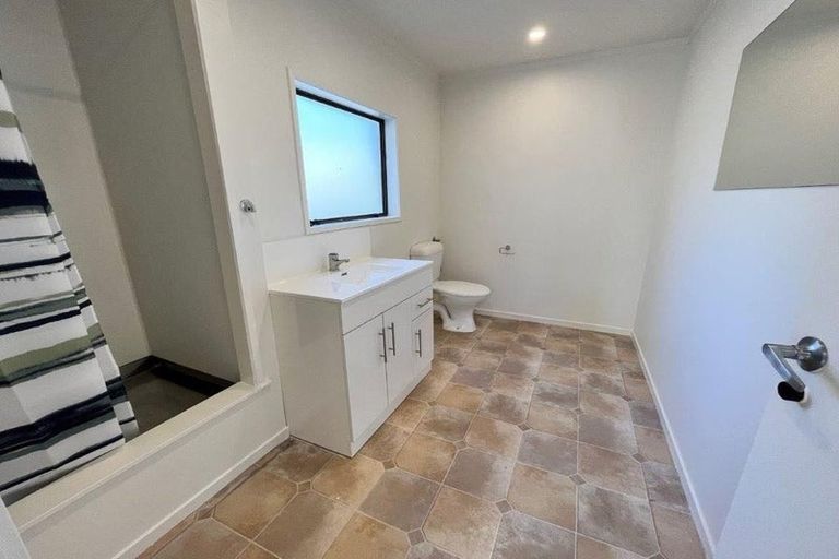 Photo of property in 12 Prince Regent Drive, Half Moon Bay, Auckland, 2012