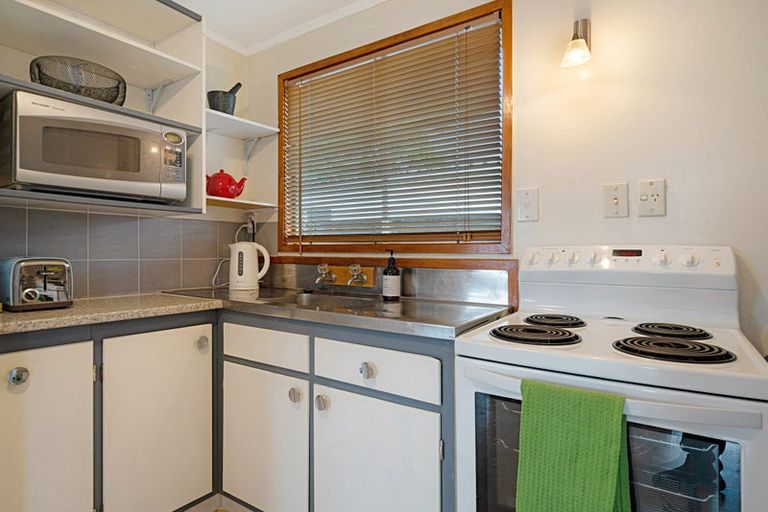 Photo of property in 1a/3 Divich Avenue, Te Atatu South, Auckland, 0610