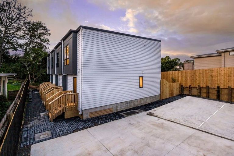 Photo of property in 50d Sherwood Avenue, Te Atatu South, Auckland, 0610