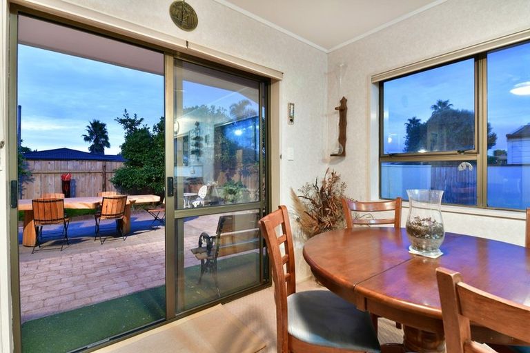 Photo of property in 19 Lillian Place, Orewa, 0931