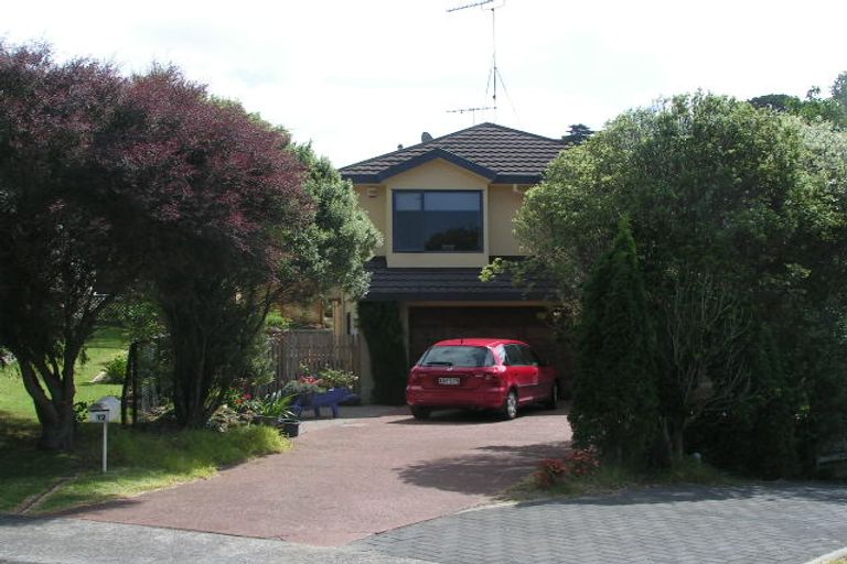Photo of property in 12 La Roche Place, Northcote, Auckland, 0627