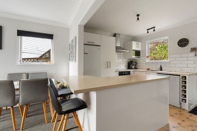 Photo of property in 3/49 Mandalay Terrace, Khandallah, Wellington, 6035