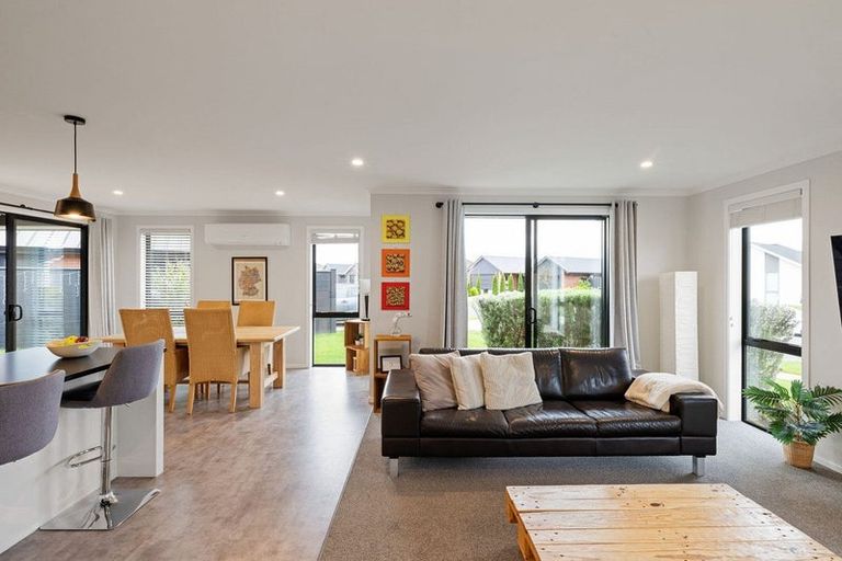 Photo of property in 19 Rose Leigh Drive, Cambridge, 3434