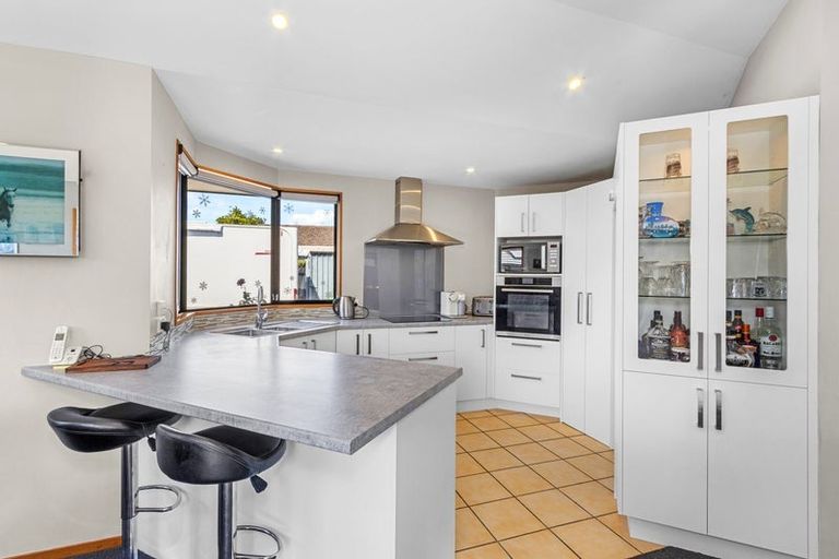 Photo of property in 142 Inwoods Close, Parklands, Christchurch, 8083