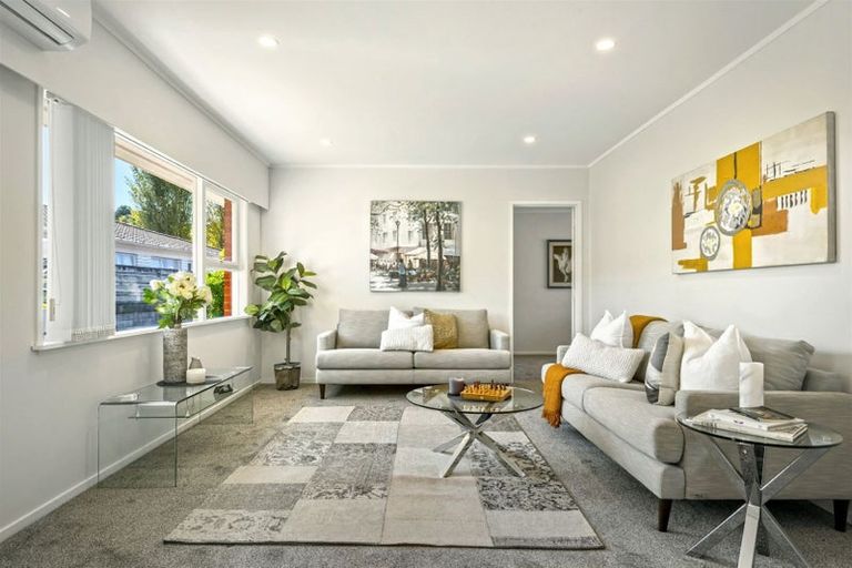 Photo of property in 1/12 Keldale Place, Forrest Hill, Auckland, 0620