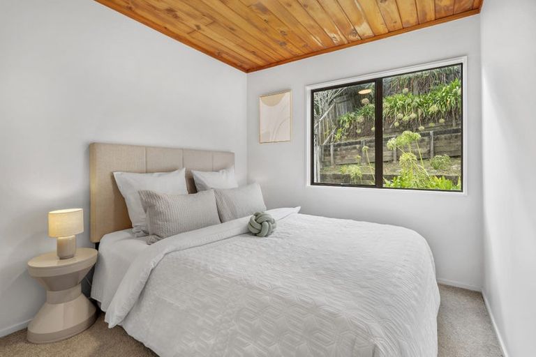 Photo of property in 2/30 Glen Vista Place, Bayview, Auckland, 0629