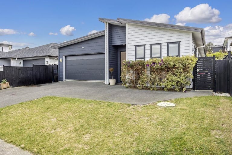 Photo of property in 3 Vintry Drive, Kumeu, 0810
