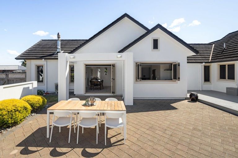 Photo of property in 2 Coleraine Drive, Rototuna, Hamilton, 3210