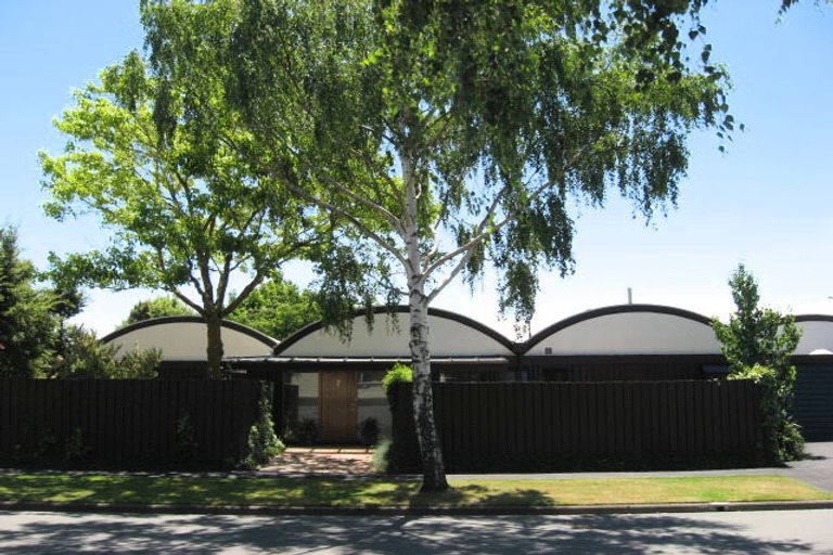 Photo of property in 2 Dunrobin Place, Avonhead, Christchurch, 8042