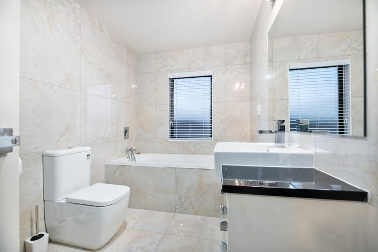 Photo of property in 2 Platinum Rise, Ranui, Auckland, 0612