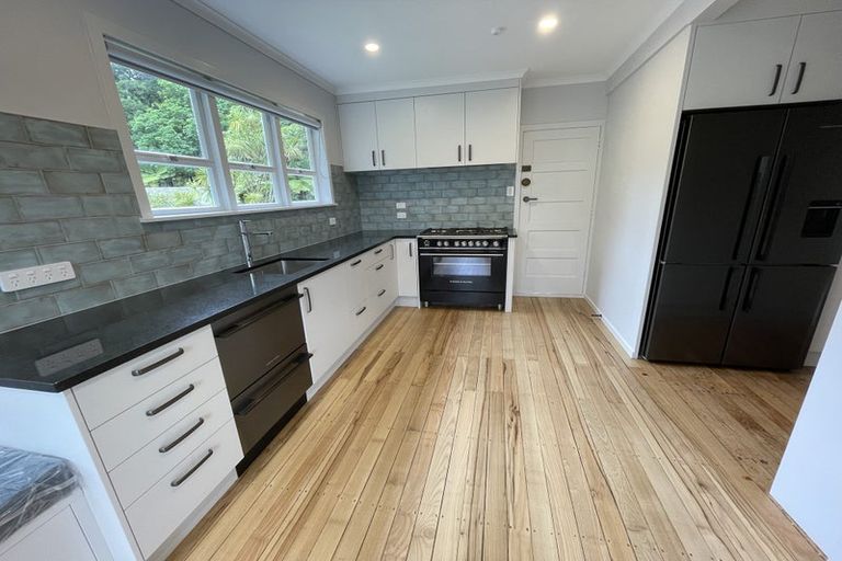 Photo of property in 75 Park Road, Titirangi, Auckland, 0604