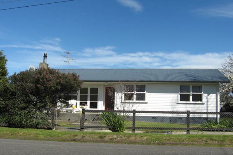 Photo of property in 12 Mahupuku Street, Greytown, 5712